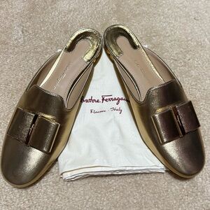 NEW!  Salvatore Ferragamo Vera Gold Bow Leather Mule - 6.5